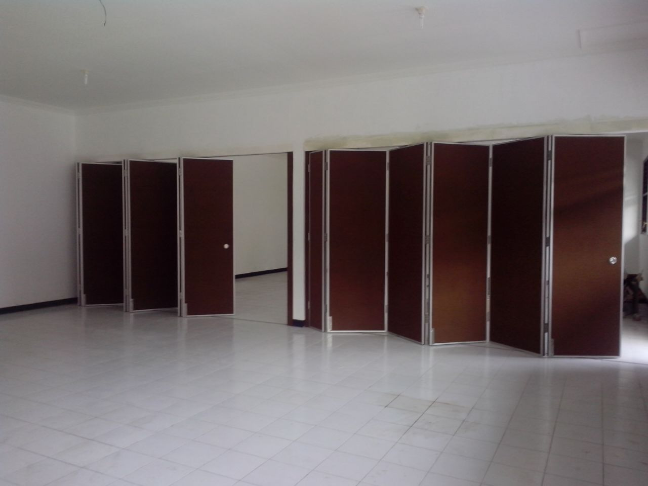 PINTU PARTISI RUANGAN LIPAT PENYEKAT RUANGA SLIDING PIREKI