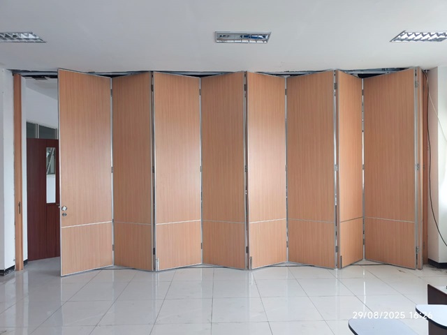 Pintu Lipat Besi