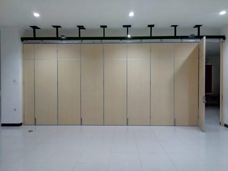Pintu Penyekat Ruangan